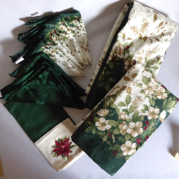 NEW BED BATH & BEYOND JOYOUS HOLIDAY FLORAL TABLECLOTHS NAPKINS TOWEL LOT - Picture 5 of 12